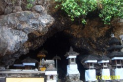 Goa lawah tempel